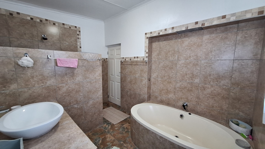 4 Bedroom Property for Sale in Dwarskersbos Western Cape